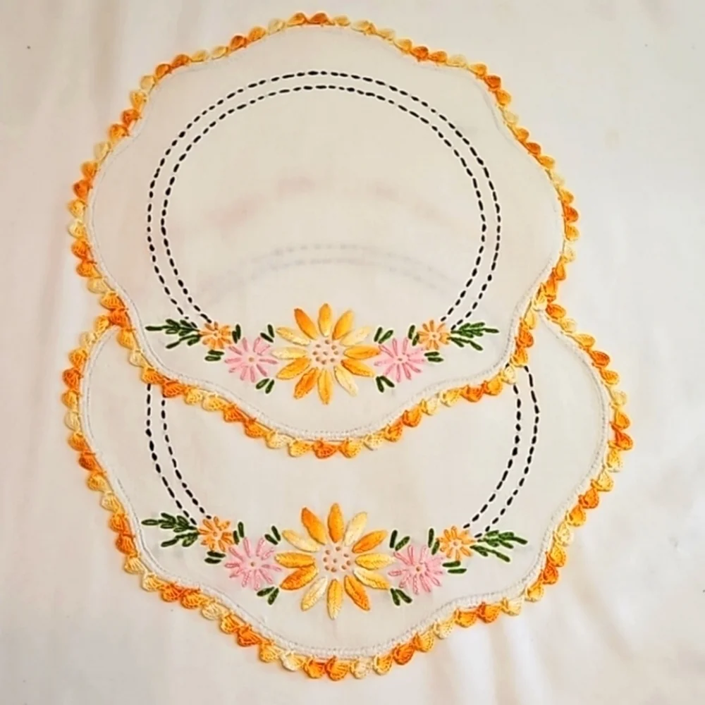 Hand Crafted Needlepoint Doily Circular Set-5 Botanical yellow floral farmhouse